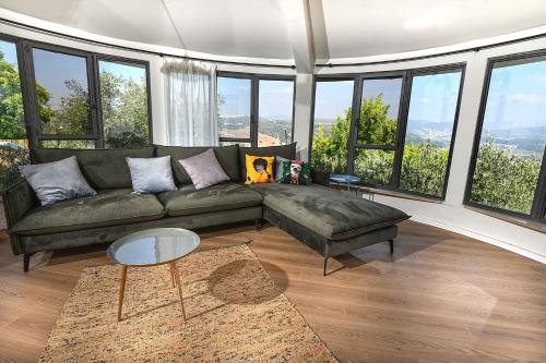 בית מול ירח in Maalot Tarshiha