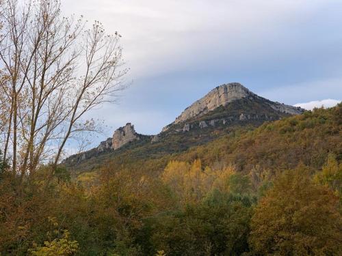 Tuvākā izklaides vieta, Tellazar in Maestu
