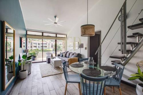 . CR MARIPOSA RENTALS Lakeview PENTHOUSE with office space, pool, gym, tennis