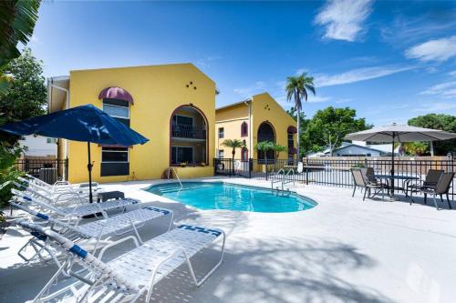 * NEW * Serene Retreat / Private Patio & Pool * detail