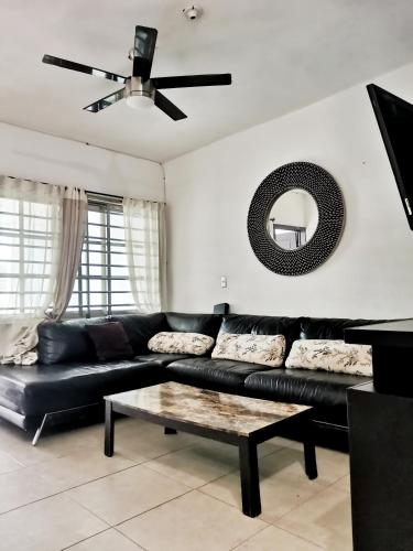 Casa Tunich, con 2 habitaciones, 2 baños y cochera