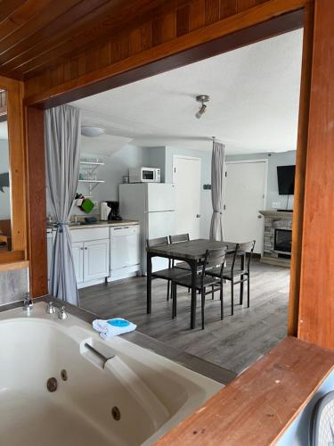 The Guesthouse Ocean View Cottages – Cannon Beach, OR