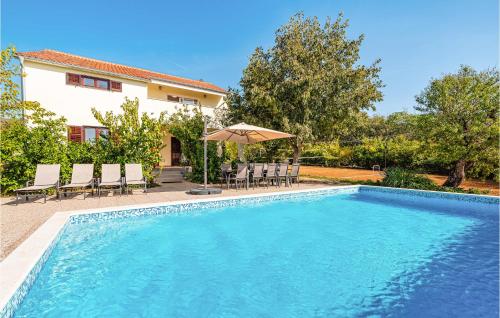 Beautiful Home In Nadin With 5 Bedrooms, Wifi And Private Swimming Pool - Location saisonnière - Nadin