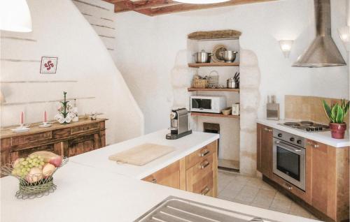 virtuve, Pet Friendly Home In St Antoine De Breuilh in Saint-Antoine-de-Breuilh