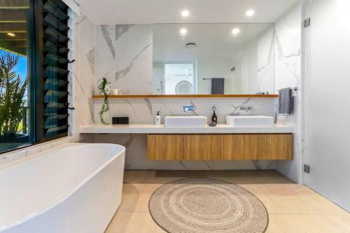 Luxury Holiday Living, Noosa Heads