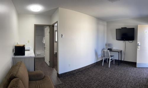Super 8 by Wyndham Penticton in Penticton, Canada