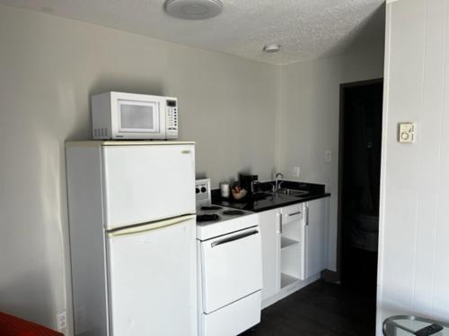 Super 8 by Wyndham Penticton in Penticton, Canada