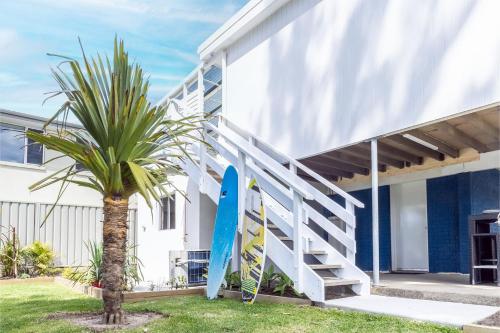 Five Pines Beach House at Birubi 20 Robinson St pet friendly aircon and WiFi