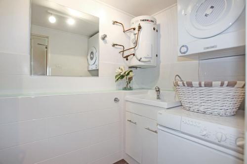 Apartment image 8