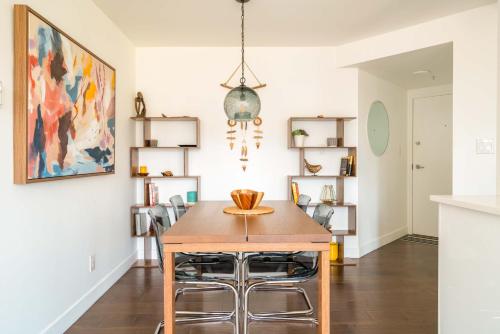 Sunset Beach Walk 2BD+2BA+1PRK Yaletown in Vancouver, Canada