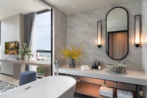 room detail thumbnail 2