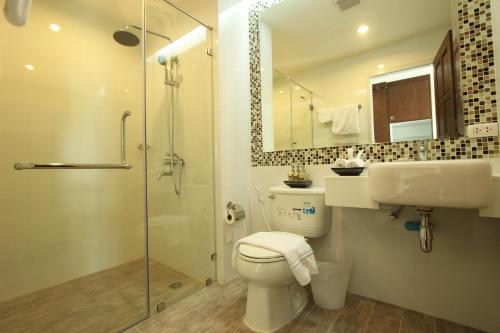 room detail thumbnail 2