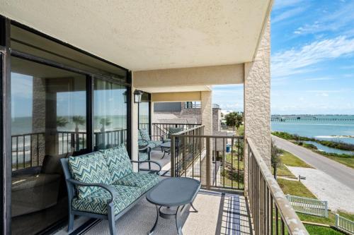 LR 301 - Pier Pleasure in Rockport, USA