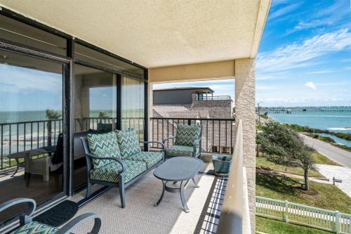 LR 301 - Pier Pleasure in Rockport, USA