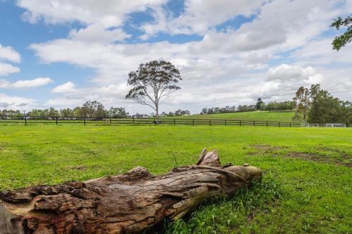 Tatbern Park Cottage Wallalong