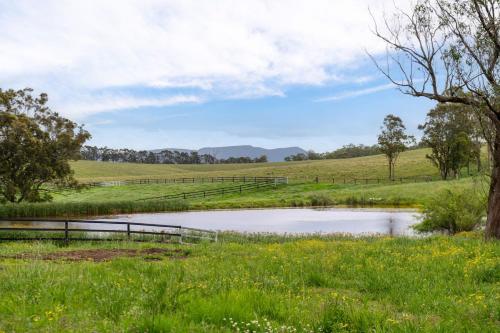 Tatbern Park Cottage Wallalong