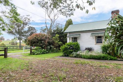 Tatbern Park Cottage Wallalong