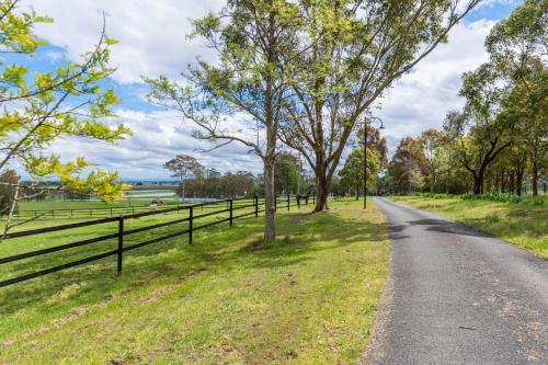 Tatbern Park Cottage Wallalong