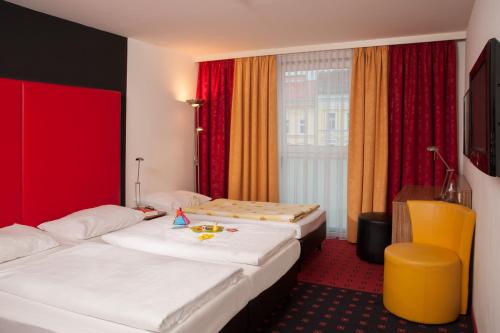 3 twin beds