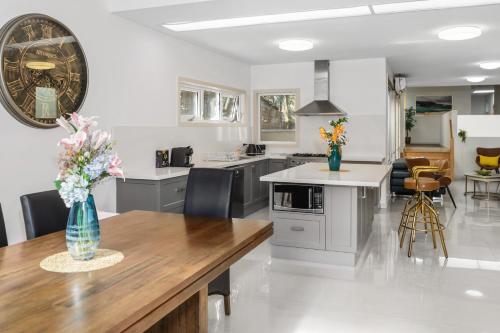 Spacious Villa Holiday Staycation in Canterbury East of Melbourne in Canterbury