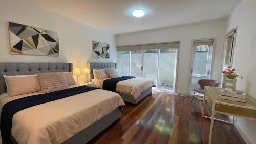 Spacious Villa Holiday Staycation in Canterbury East of Melbourne in Canterbury