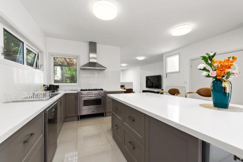 Spacious Villa Holiday Staycation in Canterbury East of Melbourne in Canterbury