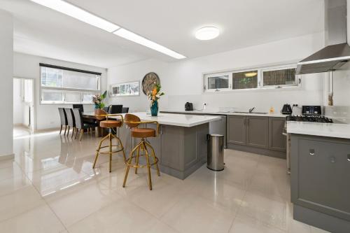 Spacious Villa Holiday Staycation in Canterbury East of Melbourne in Canterbury