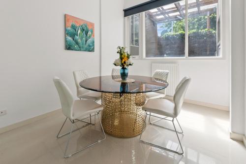 Spacious Villa Holiday Staycation in Canterbury East of Melbourne in Canterbury