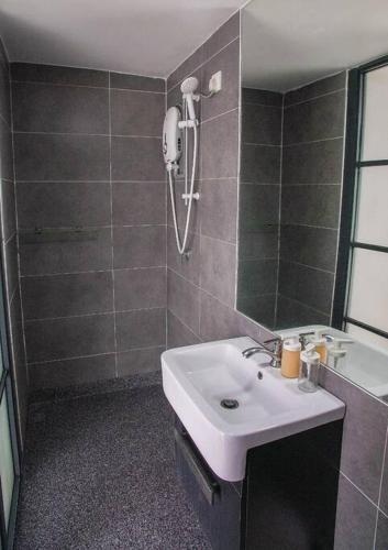 Empire Damansara 700sf Duplex 2km to One Utama photo
