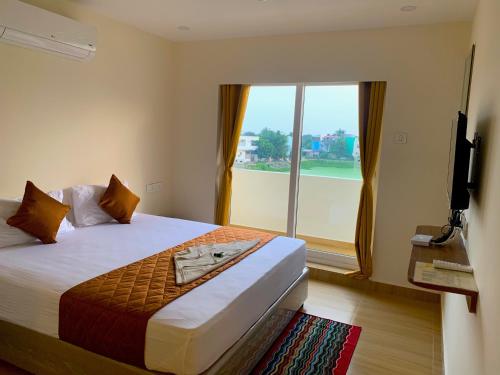 Double Room with Lake View image 4