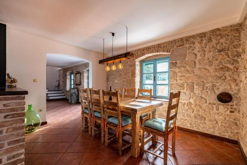 Hidden Gem holiday home with pool - image 4