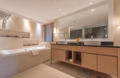 room detail thumbnail 2