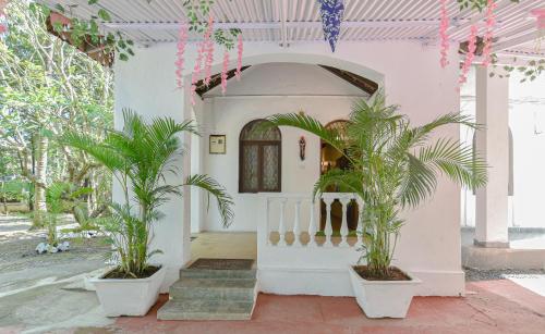 GR Stays WHITE HOUSE 4bhk Private Pool Villa in Calangute