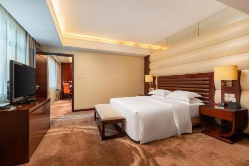 Crowne Plaza Foshan, an IHG Hotel - Exclusive bus stations for HKSAR round-trips