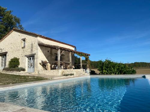 Aux Juges-charming holiday house with private infinitypool! - Location saisonnière - Agnac