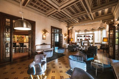 ห้องส่วนกลางสำหรับนั่งเล่น/ดูทีวี, โรงแรมเดอ ลา วีล (Hotel De La Ville) in ริชโชเน