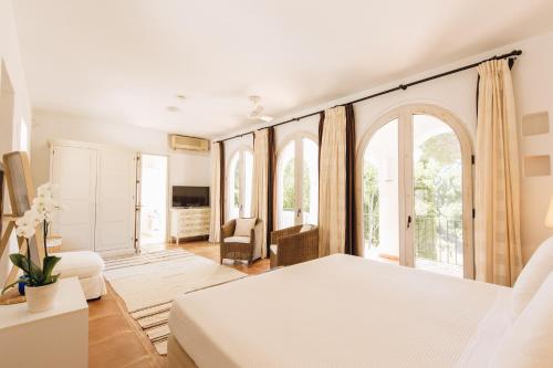 Luxurious Ibiza Villa Casa Pacifica 6 Bedrooms Large Outdoor Dining Area BBQ San Rafael