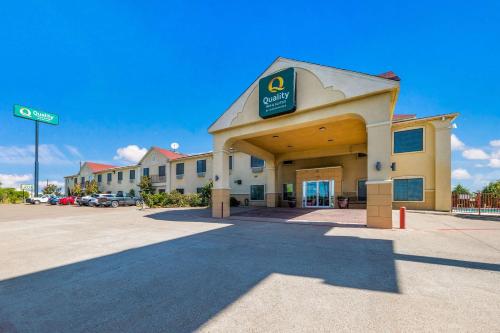 . Quality Inn and Suites Terrell