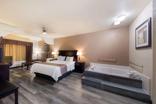 Quality Inn and Suites Terrell - image 12