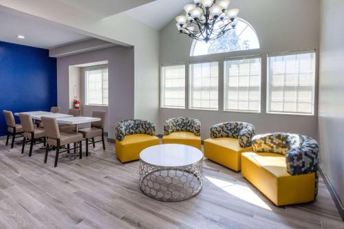 Microtel Inn & Suites by Wyndham Sunbury - Columbus North in Sunbury, USA