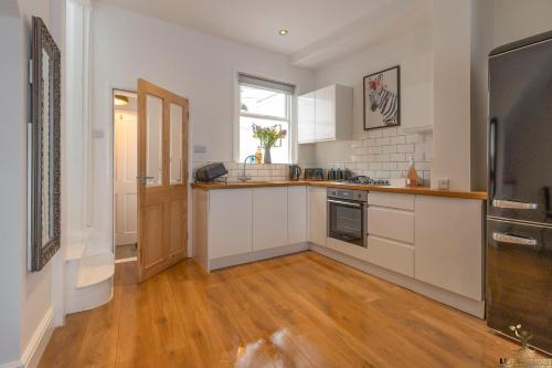 Picture of Luxe Garden House For 6 In Central Exeter