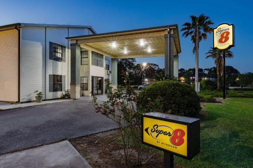 Super 8 by Wyndham Kinder/Coushatta near Casino - image 30