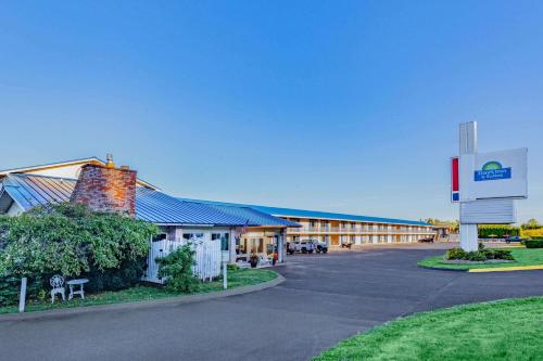 Days Inn & Suites by Wyndham St. Ignace Lakefront in Saint Ignace, USA
