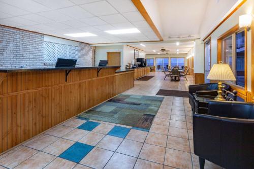 Hol, Days Inn & Suites by Wyndham St. Ignace Lakefront in St. Ignace (MI)