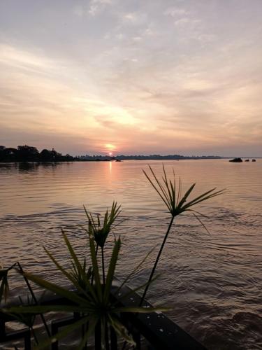 ドンデット ホテル (Dondet Hotel) in ミャンコン