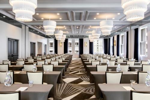 405278170 Kimpton Gray Hotel Chicago by IHG
