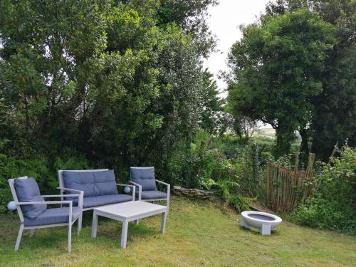 Casa de piedra en pequeña aldea de Ortigueira (Casa de piedra en pequena aldea de Ortigueira) in A Capela