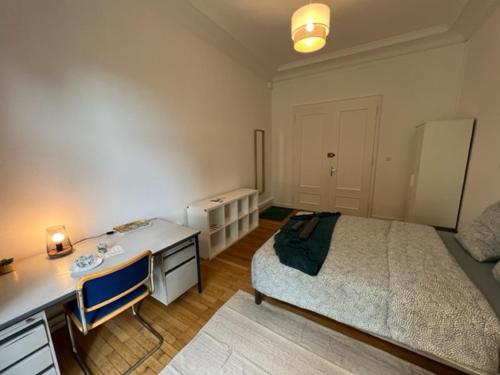 Chambres privées -Private room- dans un spacieux appartement - 100m2 centre proche gare