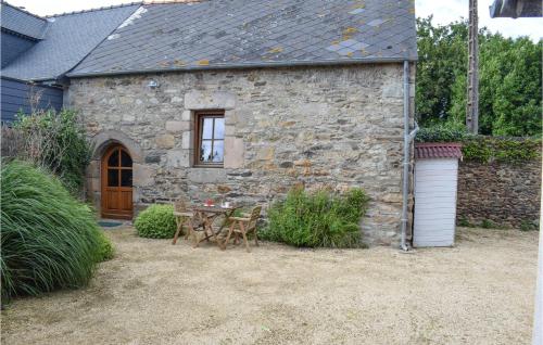 Amazing Home In Quemper Guzennec With Kitchen - Location saisonnière - Quemper-Guézennec