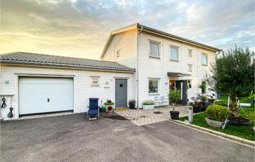 Four-Bedroom Holiday Home